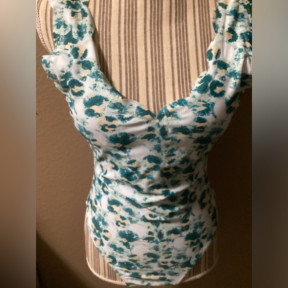 NEW SHEIN SWIMSUIT ONE PIECE - Picture 4 of 15